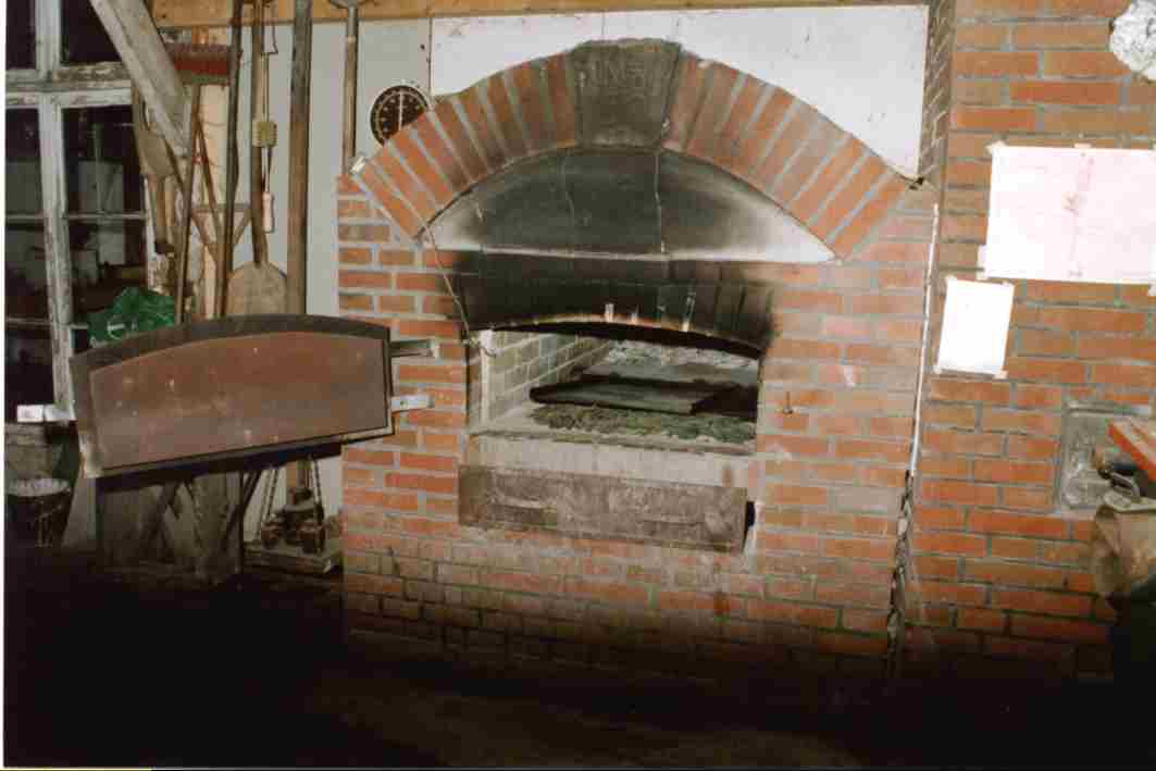 Grosser Holzbackofen, innen ca 80cmx22cm